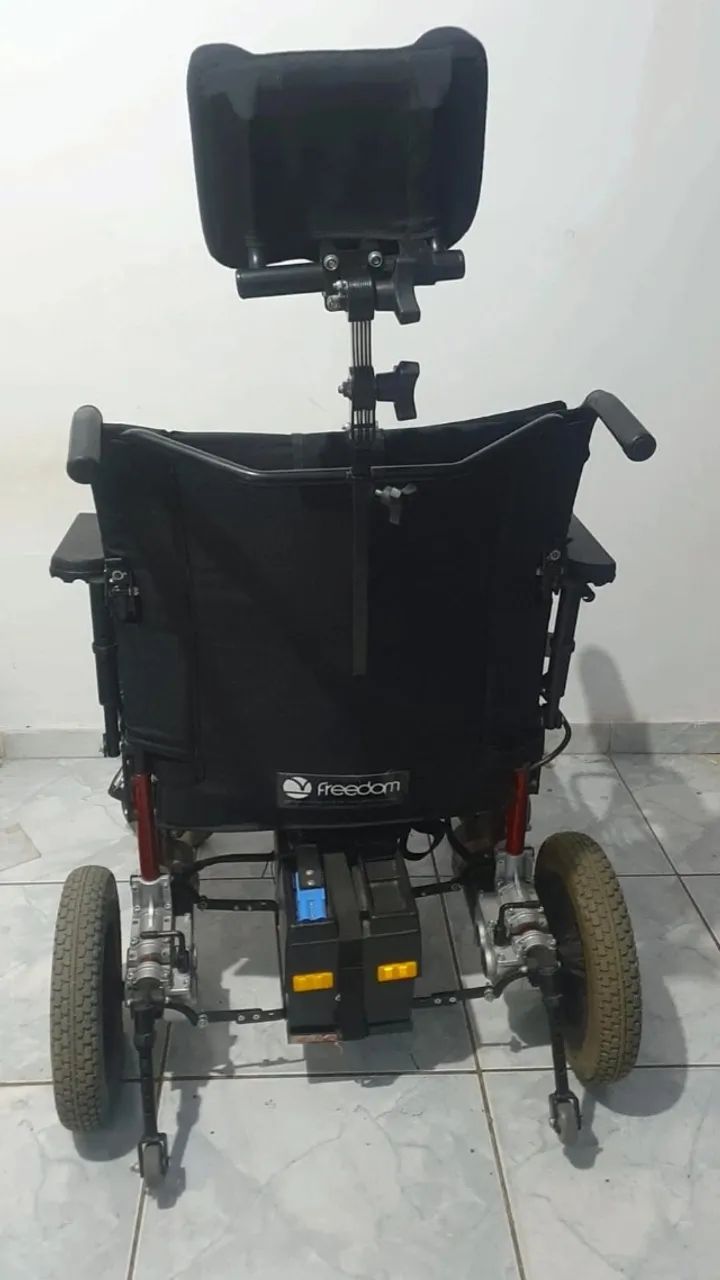Cadeira Motorizada Freedom seminova - Foto 3