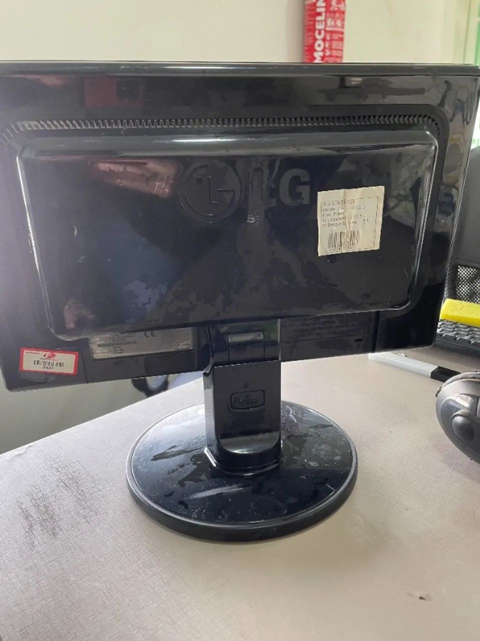 LG Flatron W1642S 15.6-Inch Monitor64168573545346122