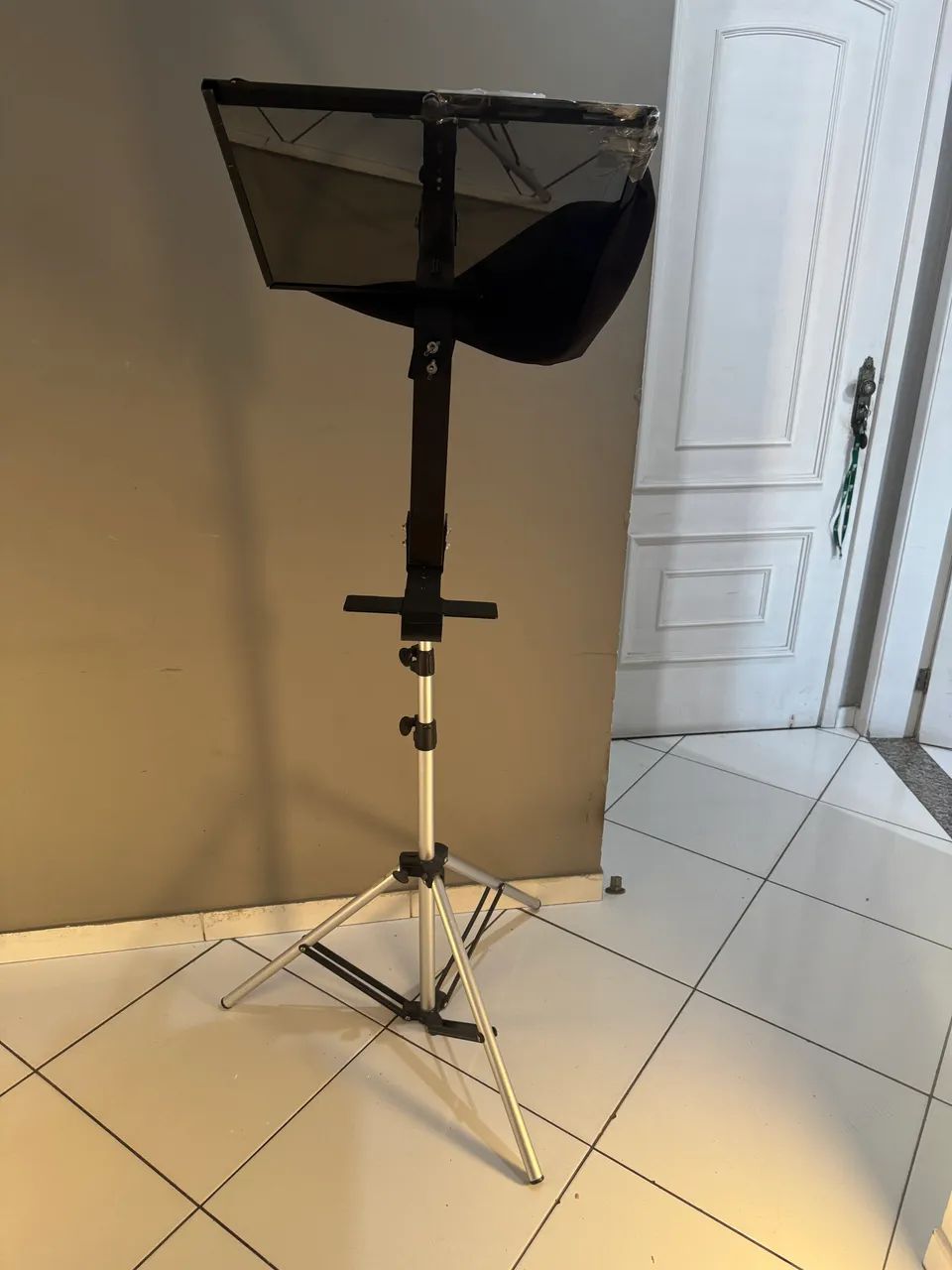 Teleprompter Profissional com Tripé - Compatível com Celular, Câmera e Notebook - Foto 2