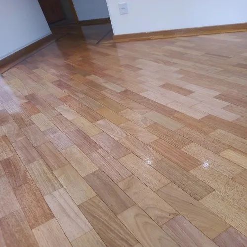 Raspagem De Piso Madeira, Calafetação Pu E Aplicação Resina - Foto 2