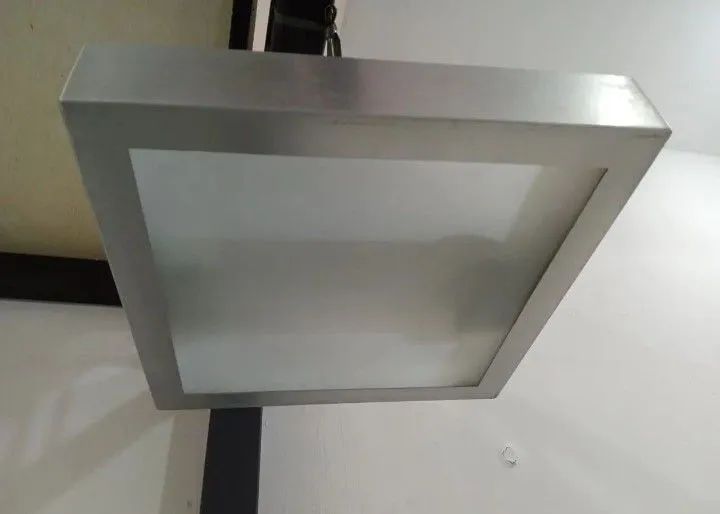 Lustre Suspenso de Alumínio com Vidro