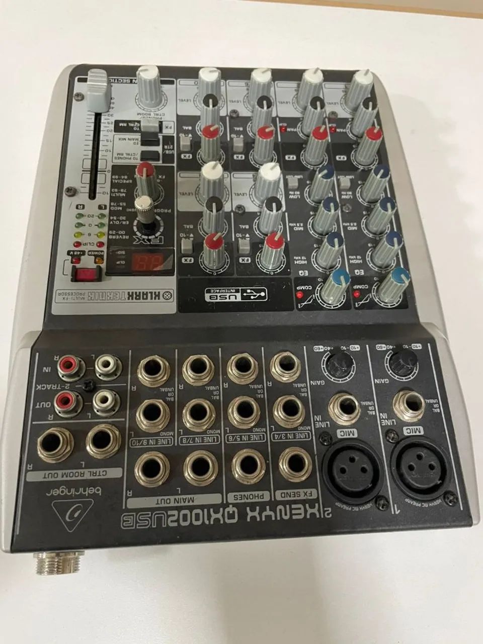 Mesa Behringer  - Foto 3