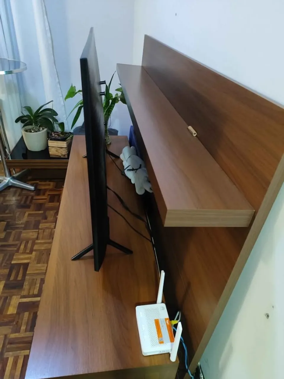 Vende-se rack para tv, medindo 1,80 de largura por 2.00 de altura com 2 luz de led.