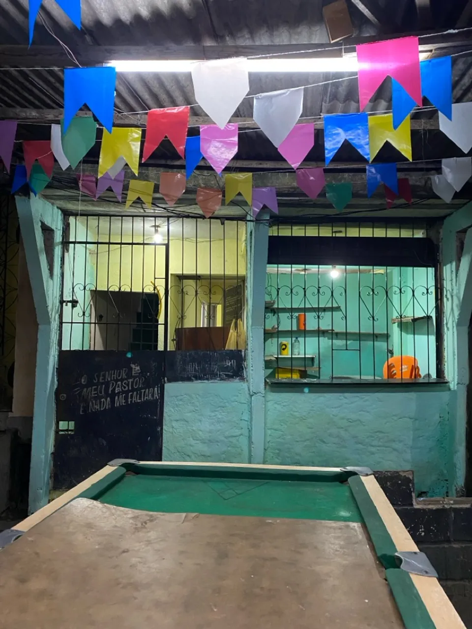 Vende-se uma casa com ponto comercial