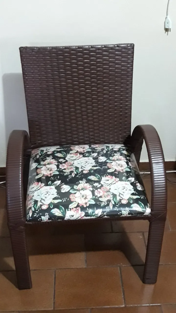 Vendo uma cadeira de varanda de ótima qualidade.