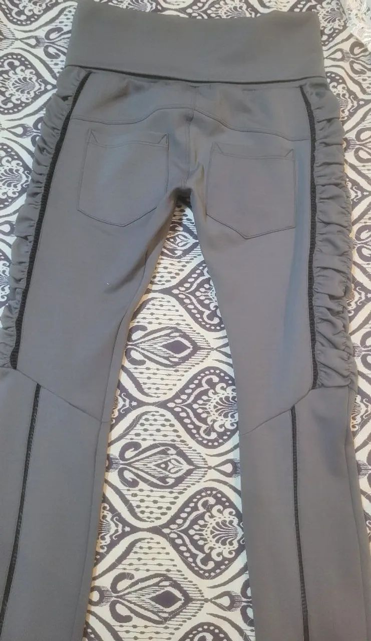 Calça Legging Cinza com Detalhes - Foto 2