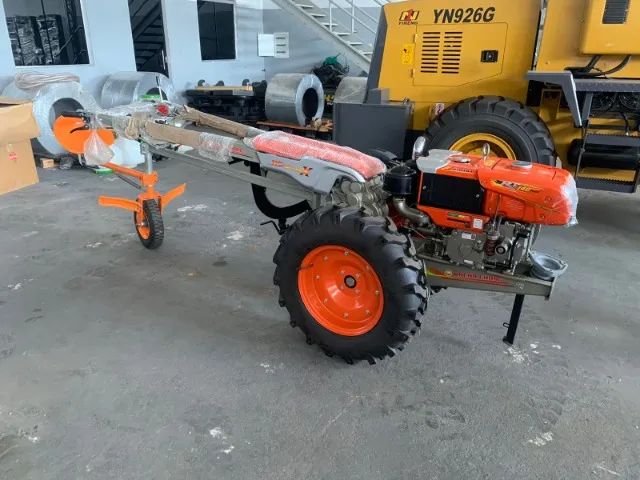 MICROTRATOR DE 14HP KUBOTA COM IMPLEMENTOS