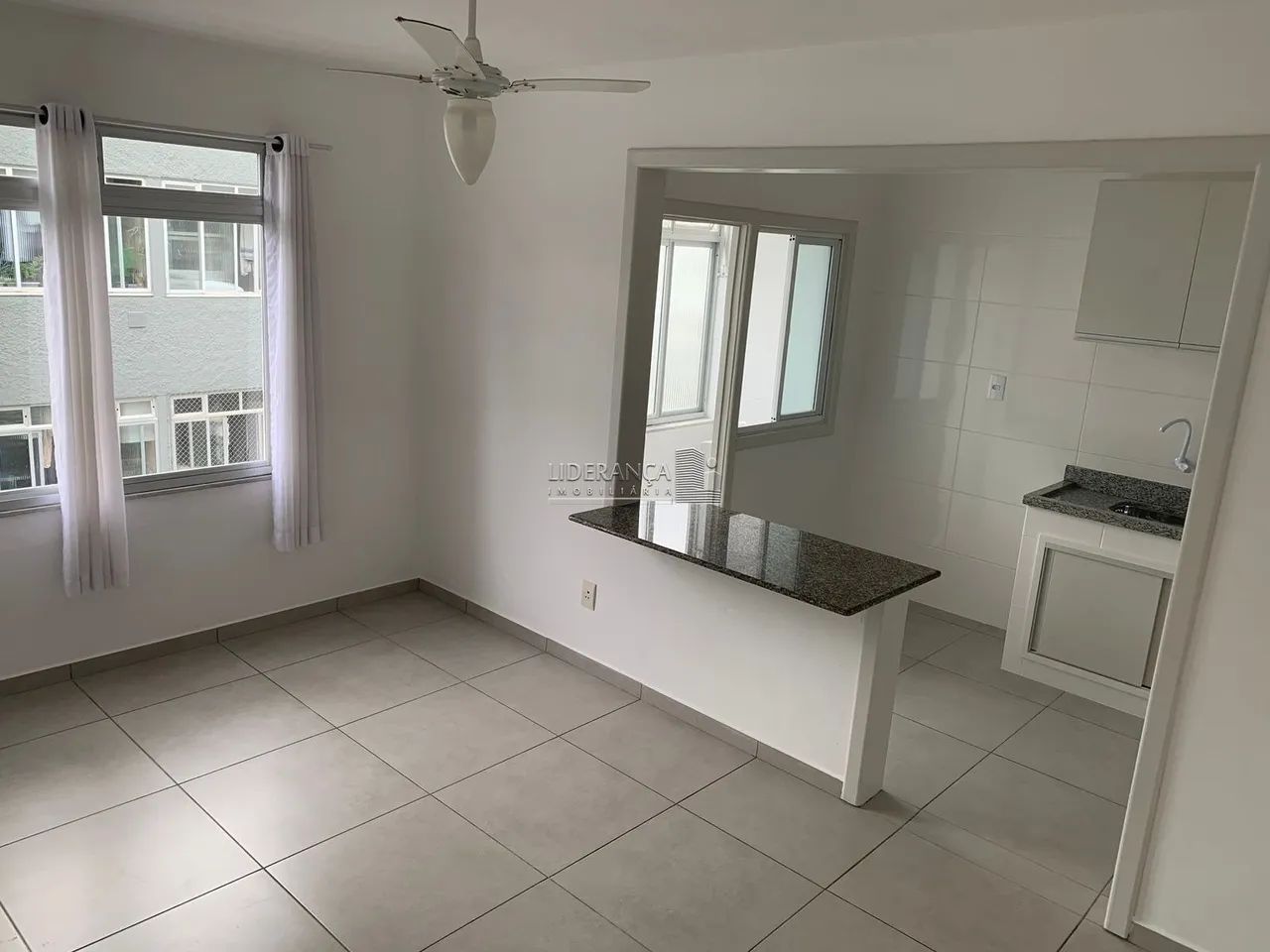 Apartamento, Trindade, 03 Dormitórios, 01 Vaga