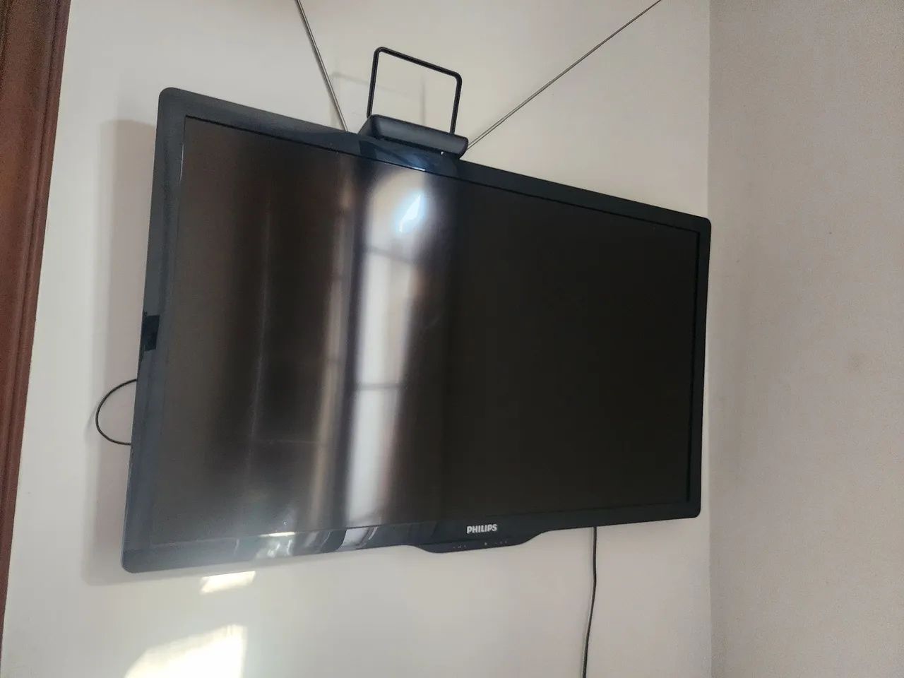 TV Philips LED 40" Full HD - Excelente Estado + Suporte de Parede