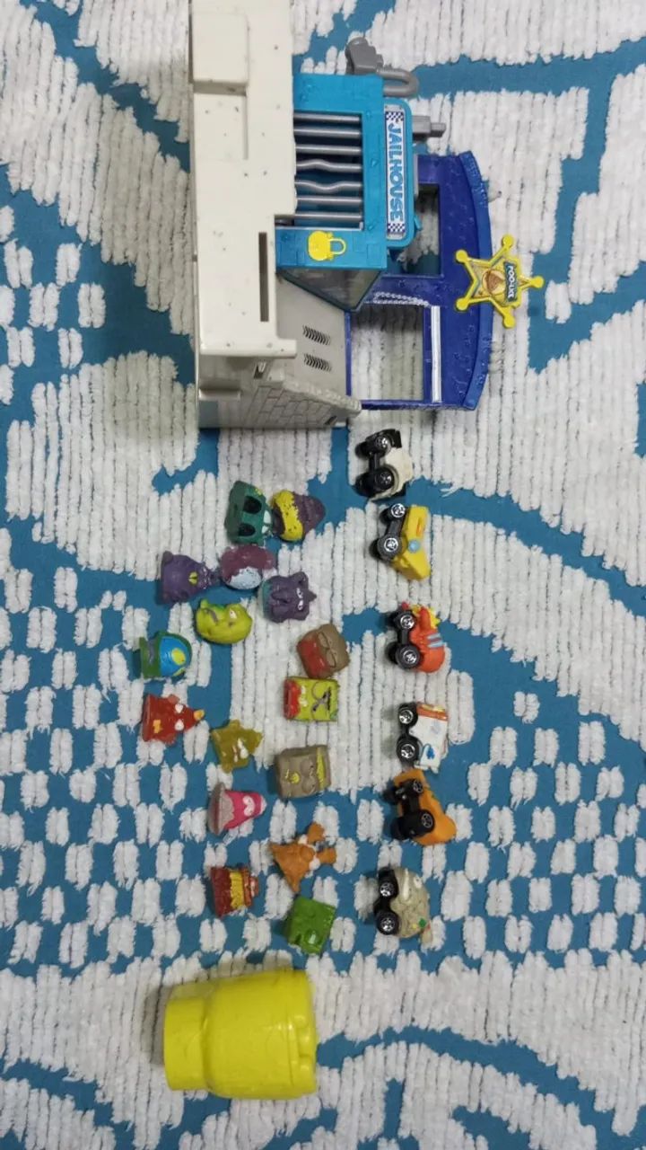 TRASH PACKS