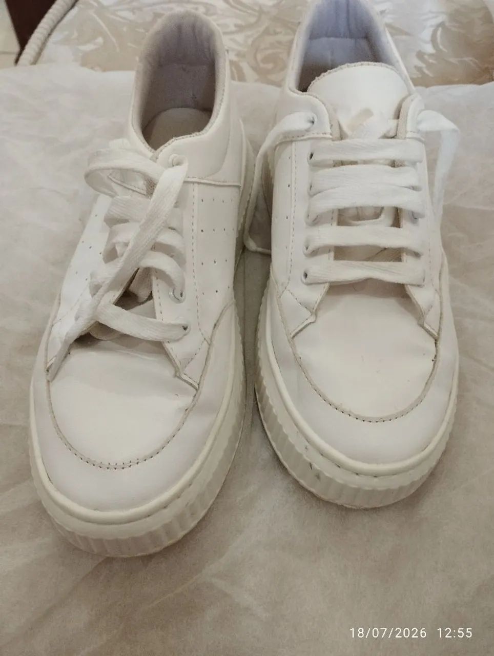 Tênis branco 35 em perfeito estado 