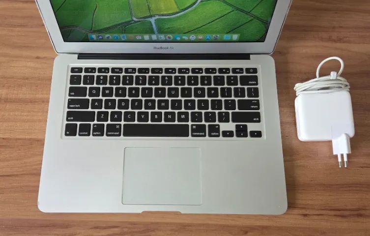 MacBook本体 MacBook Air 2015 Intel core i5 Apple MacBook Air 2015 - Intel Core i5, 4GB RAM, 256GB SSD - B Grade