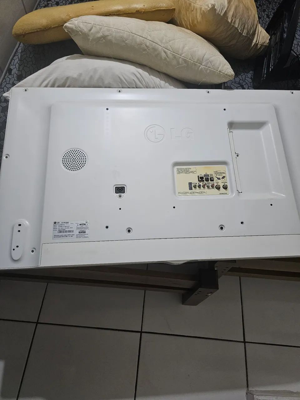 Tv LG 47 pol. funcionando com manchas na imagem. - Foto 5