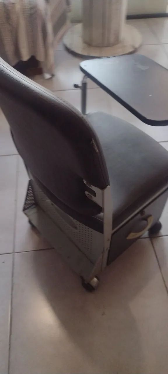 Mesinha de manicure 