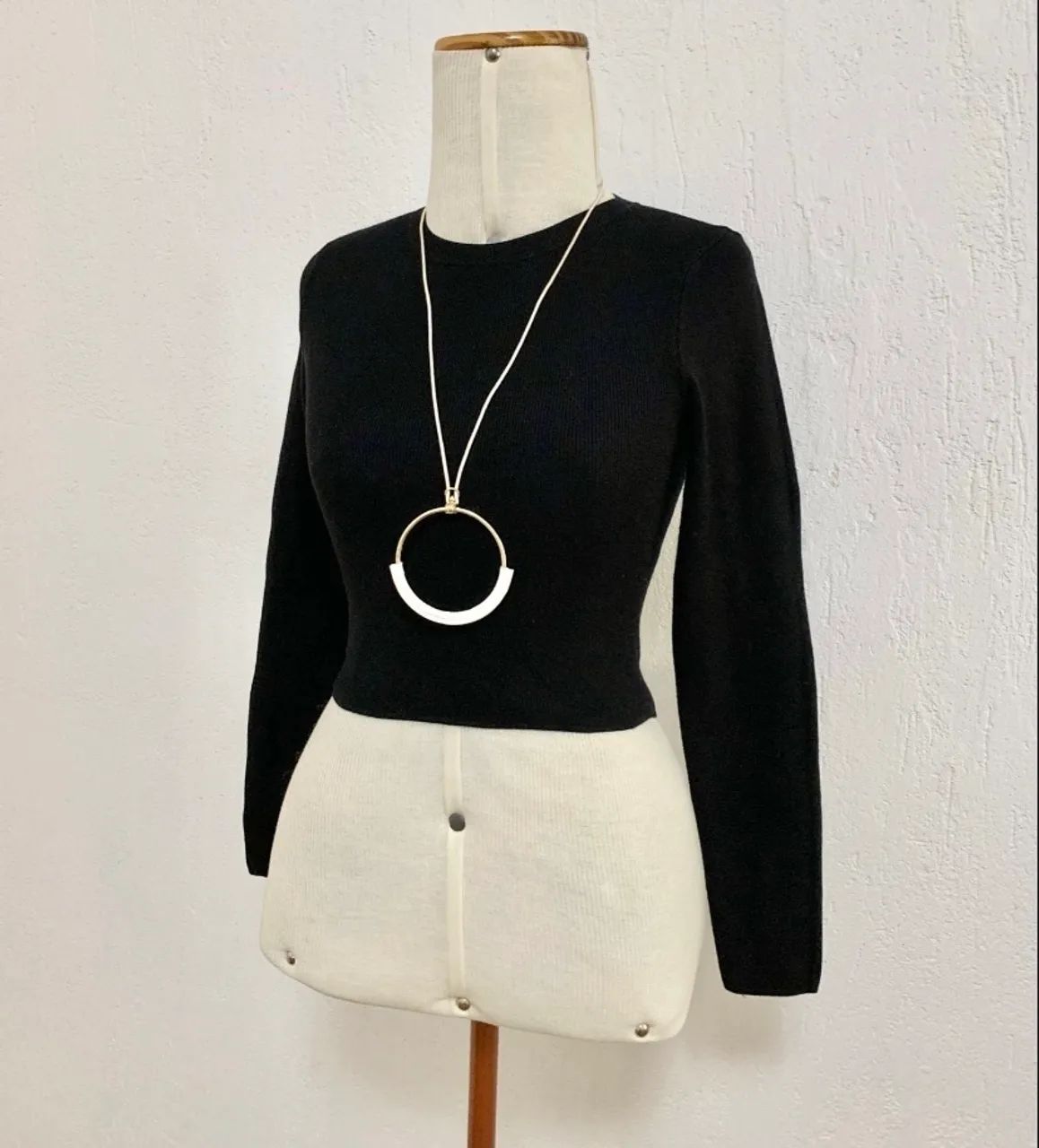 Cropped da Zara em tricot preto 