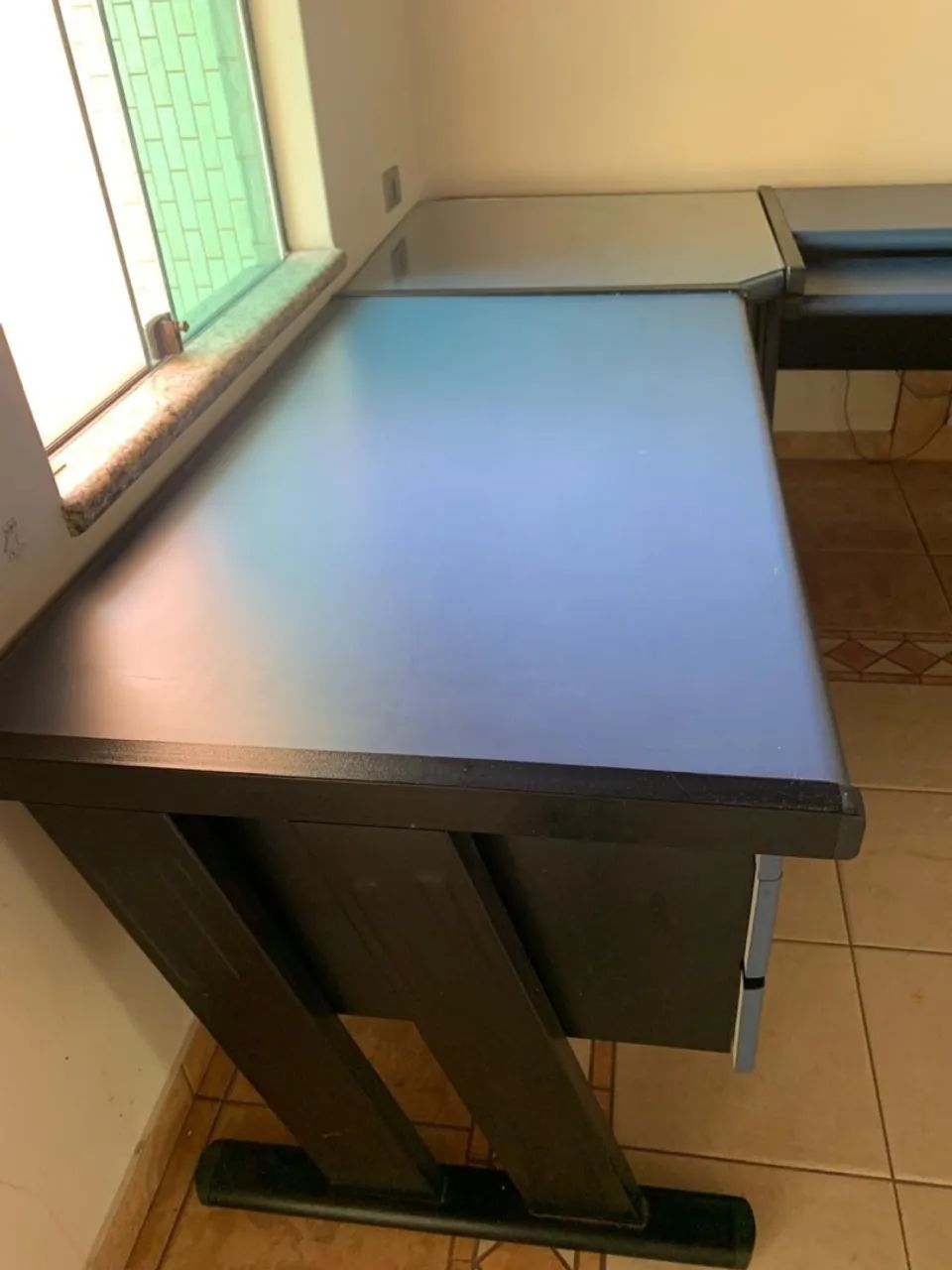 MESA DE ESCRITÓRIO EM L - Foto 3