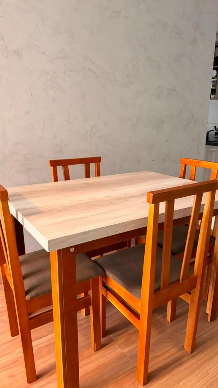 Mesa Retangular Completa + Cadeiras em Madeira Maciça (Impecável)