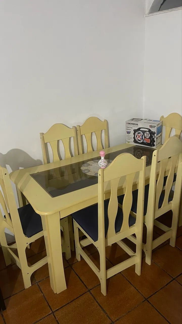 Mesa com 6 cadeiras 