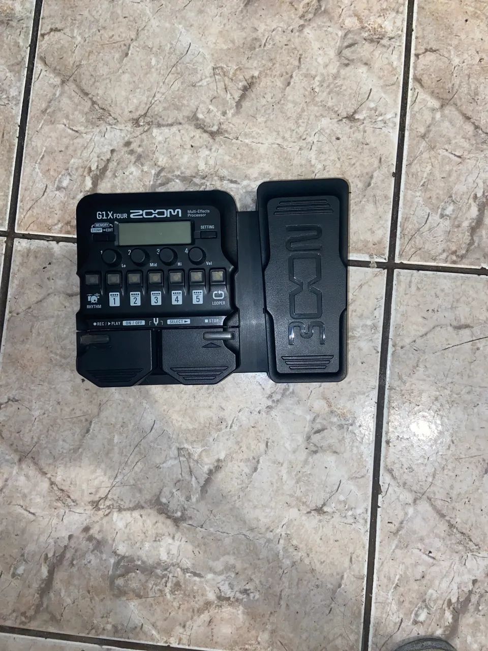 Pedaleira ZOOM G1X FOUR