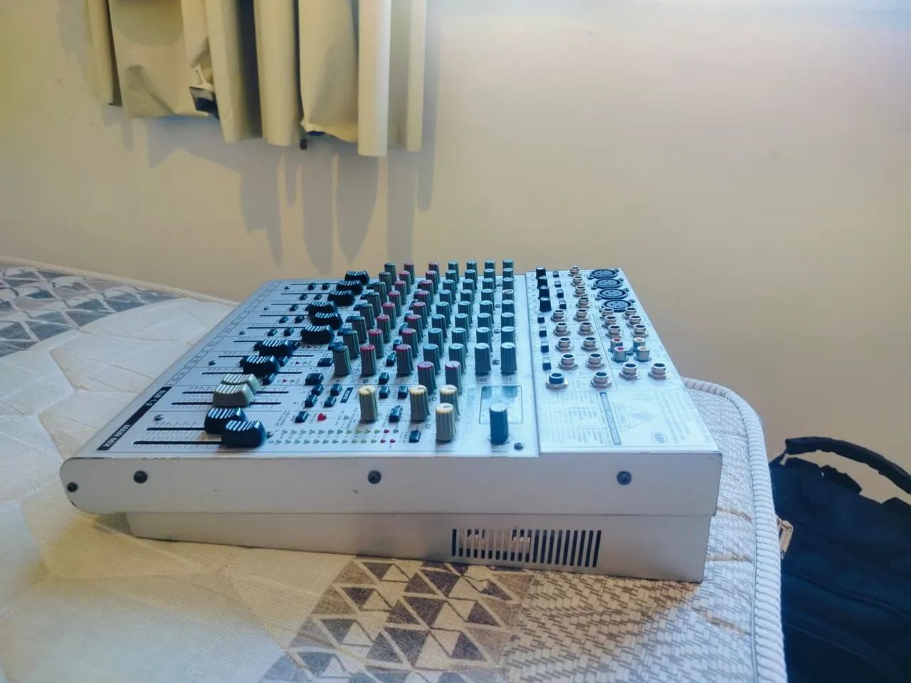 MESA DE SOM BEHRINGER - Foto 5