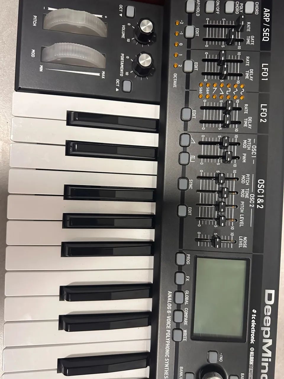  Behringer Deepmind 6  - Foto 2