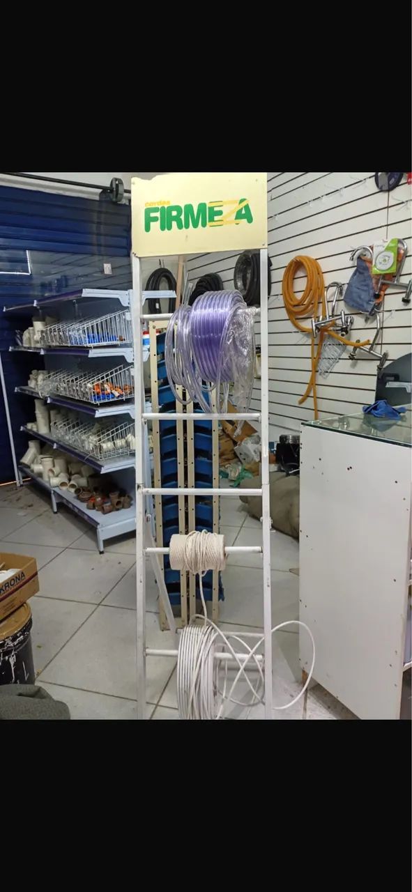 Expositor de cabos e mangueiras