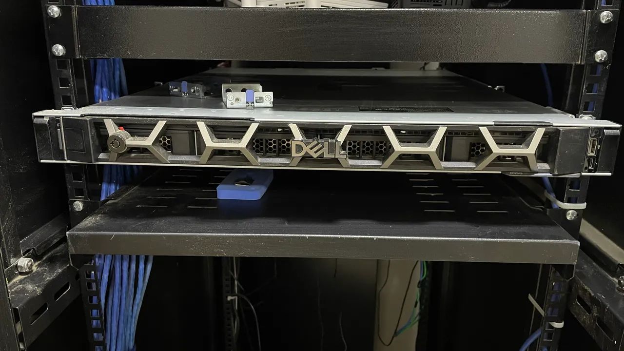 Oportunidade: Servidor Dell R250 Xeon E-2324G + Rack c/ Switch, Patch Panel e Nobreak - Foto 2