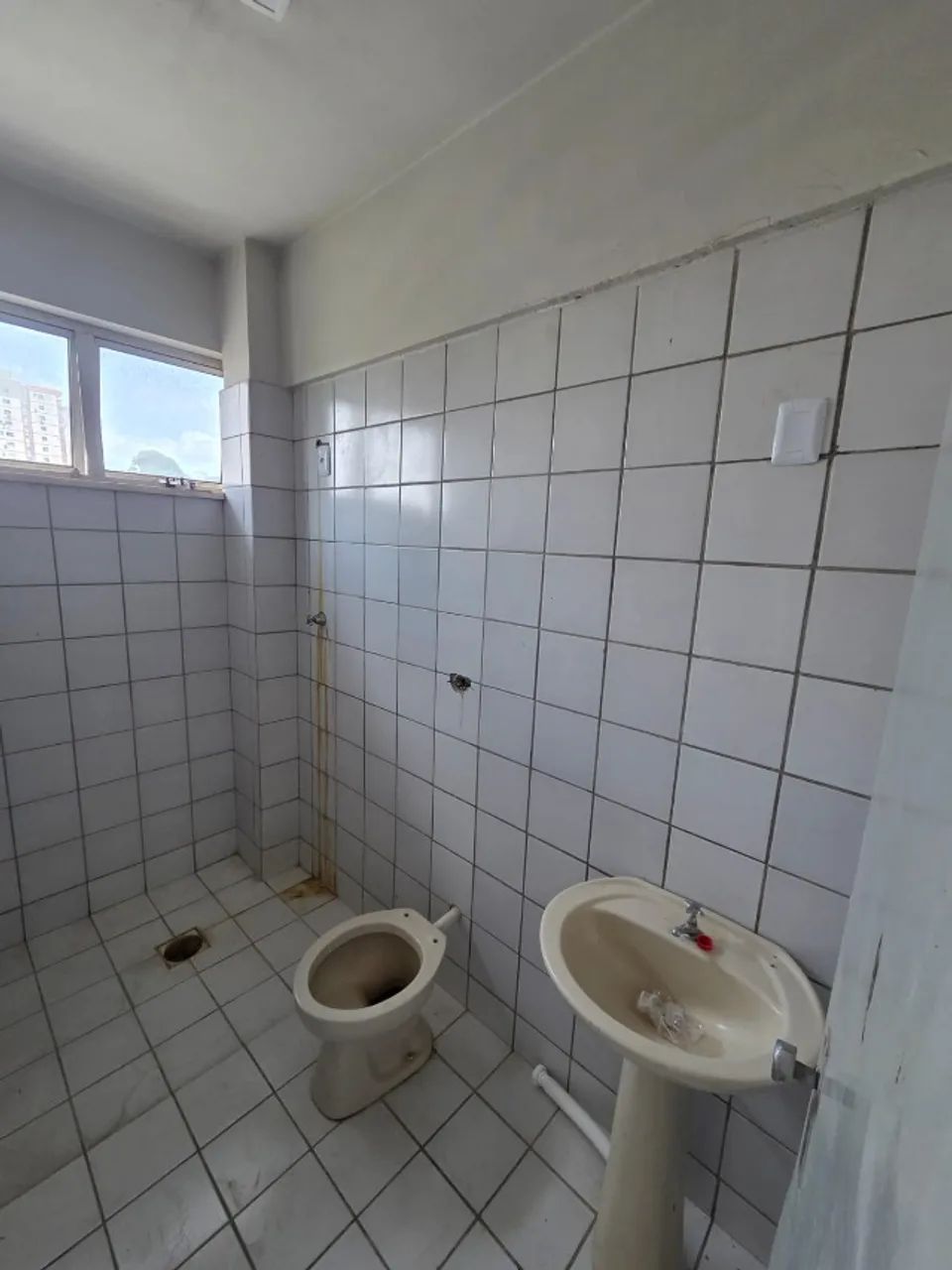Alugo Sala Comercial Próximo ao Bosque - Foto 5