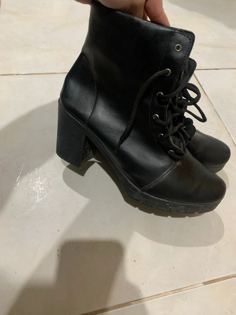 Bota cano curto tamanho 39
