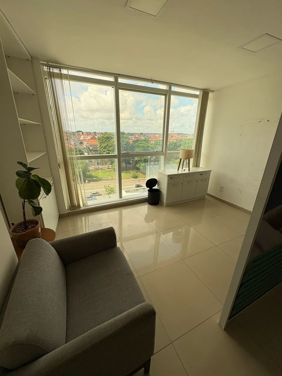 Aluga-se Sala Comercial Mobiliada no Centro Empresarial Shopping da Ilha  - Foto 5