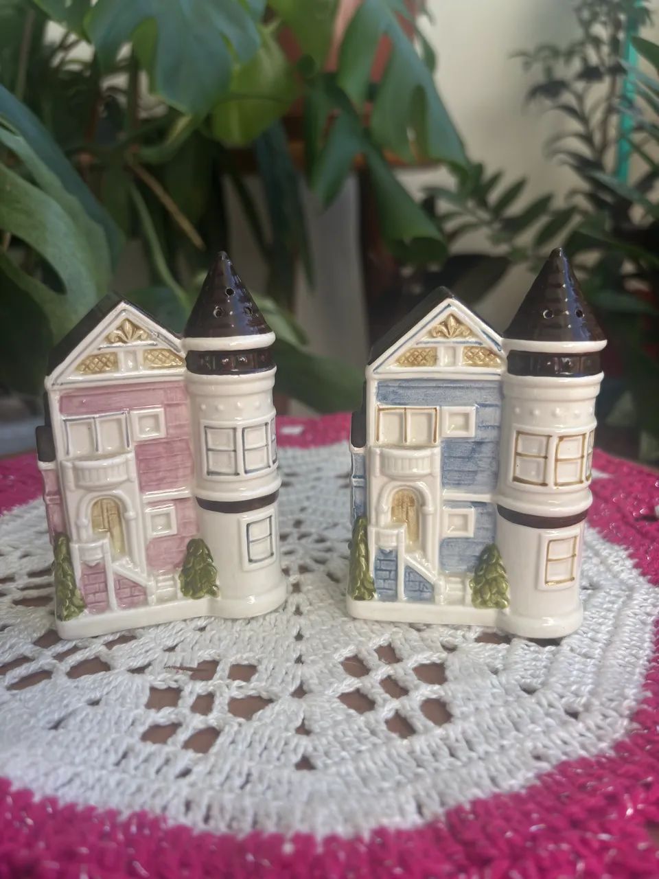 casinhas de porcelana otagiri - saleiro e pimenteiro 