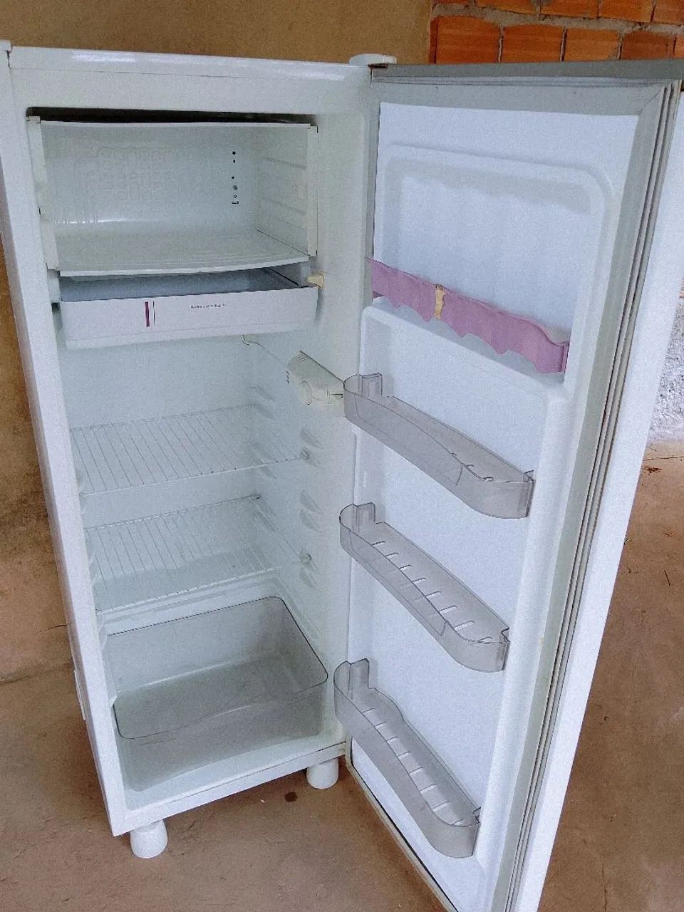 Vendo geladeira funcionando perfeitamente  - Foto 4