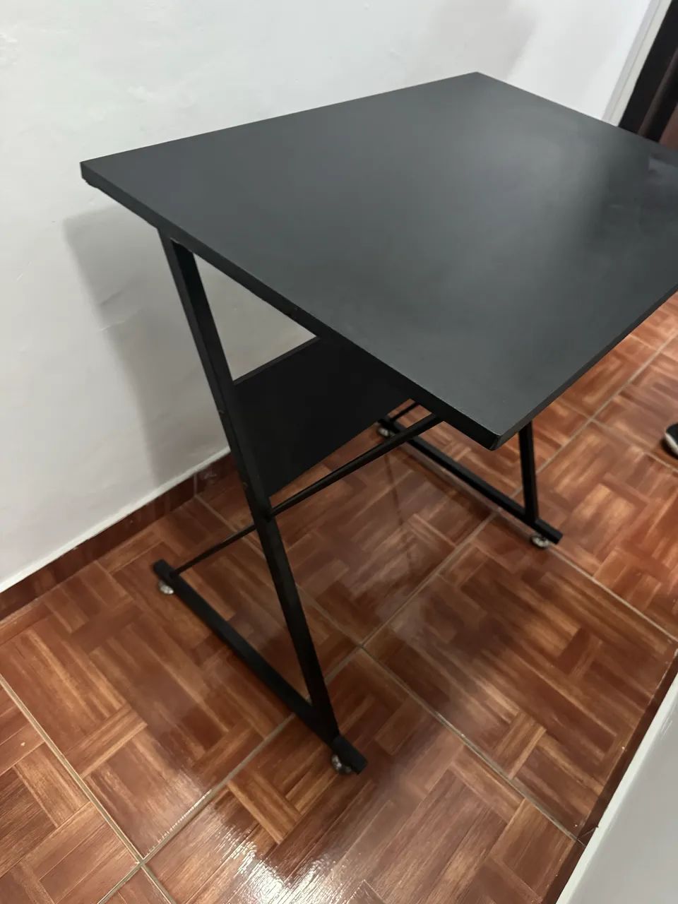 Mesa para Computador / Escritório - Compacta e Moderna - Foto 2