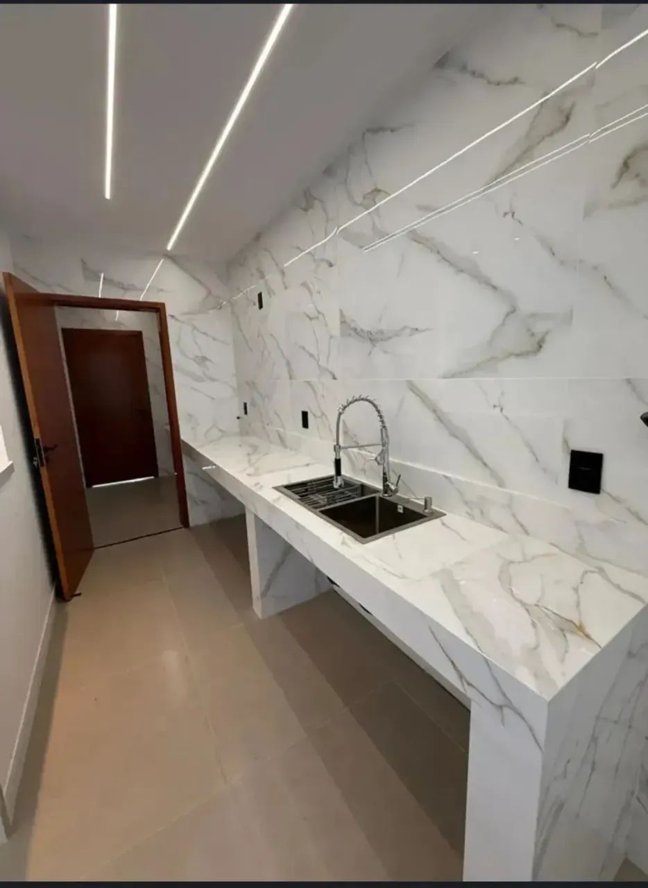 Casa nova, sofisticada com 2 quartos sendo uma Suite. localização privilegiada! - Foto 3