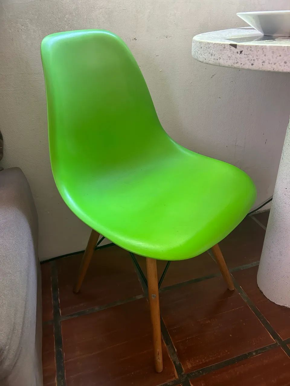 troco ou vendo cadeiras eiffel eames coloridas - Foto 2