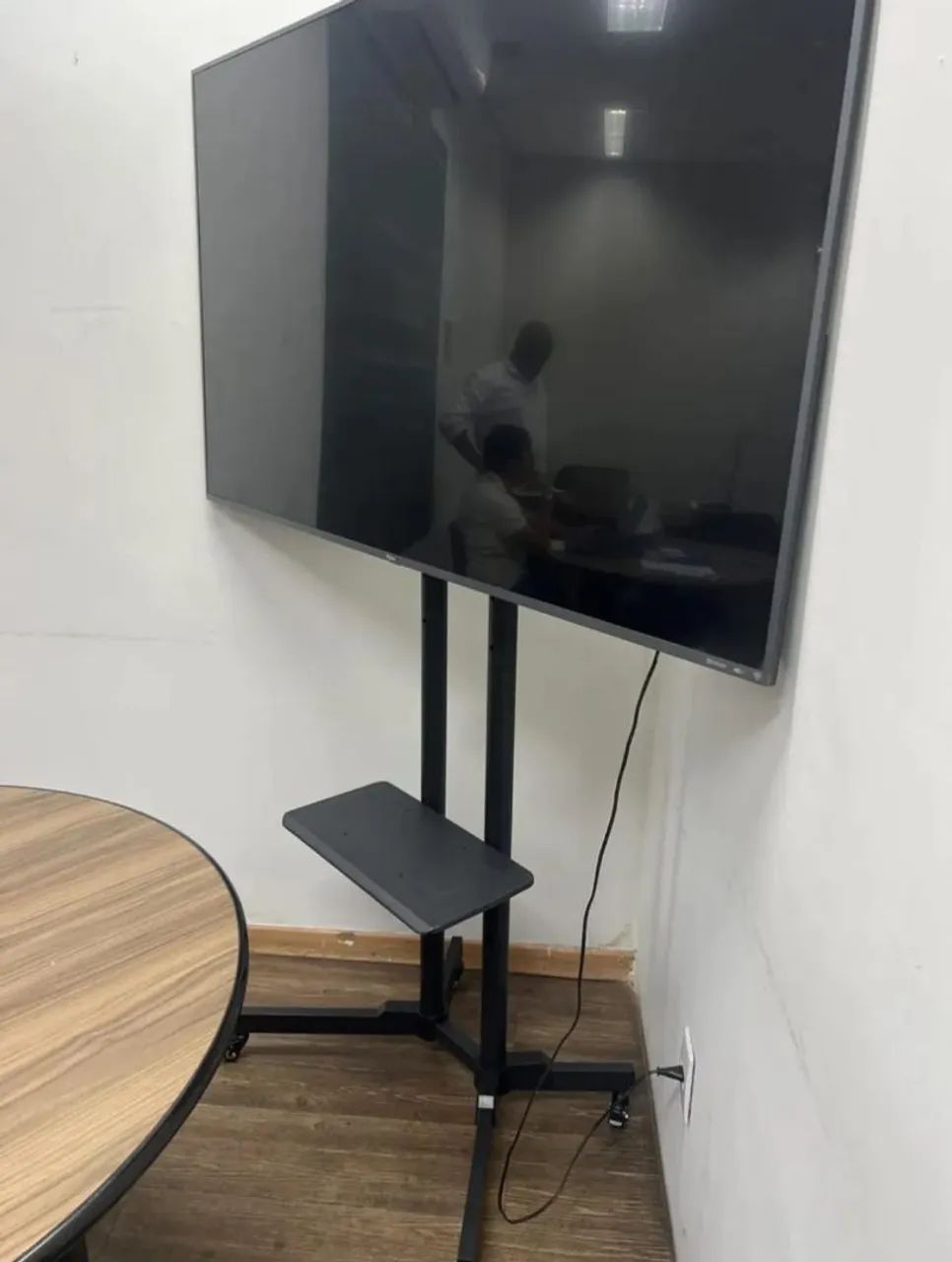 Suporte para Tv com Rodinhas até 70 Polegadas 