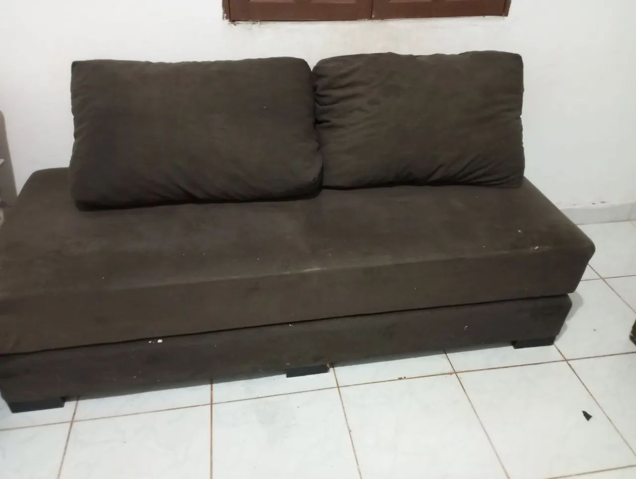 Vendo sofá 2 e 3 lugares marronleva de brinde sofá bicama - Foto 5