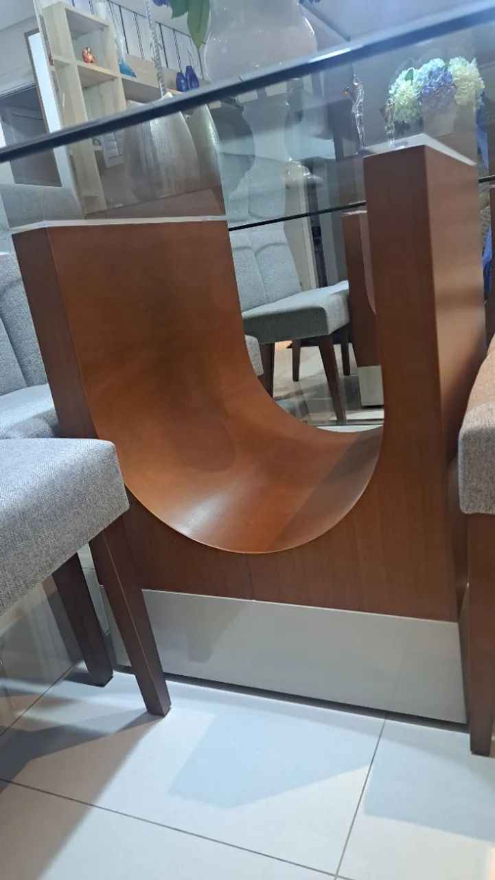 Mesa de Jantar quadrada c/ 6 cadeiras