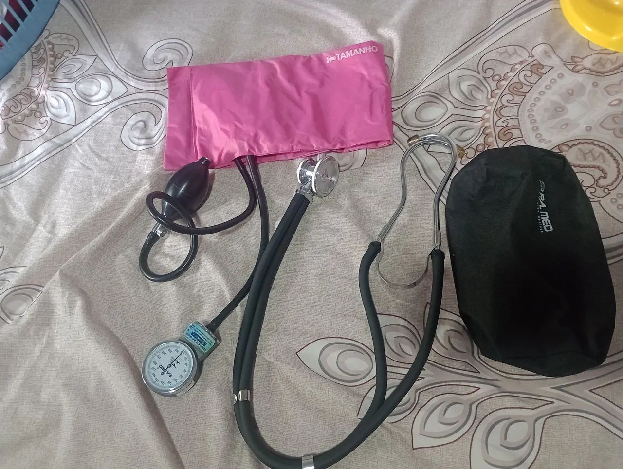 Vendo kit enfermagem 