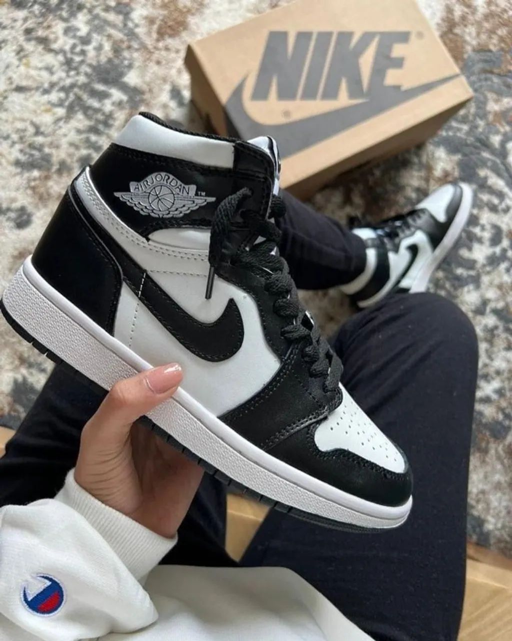 Jordan retro preto e branco novo