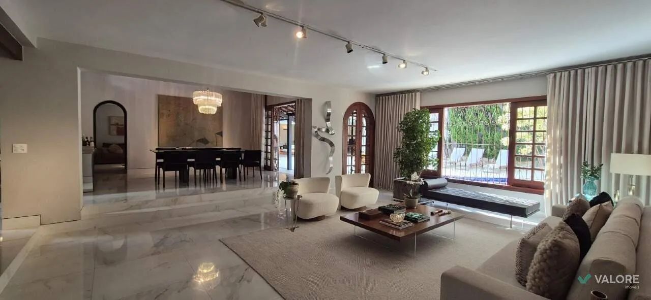 Casa de 4 quartos, à venda, no Coração de Jesus