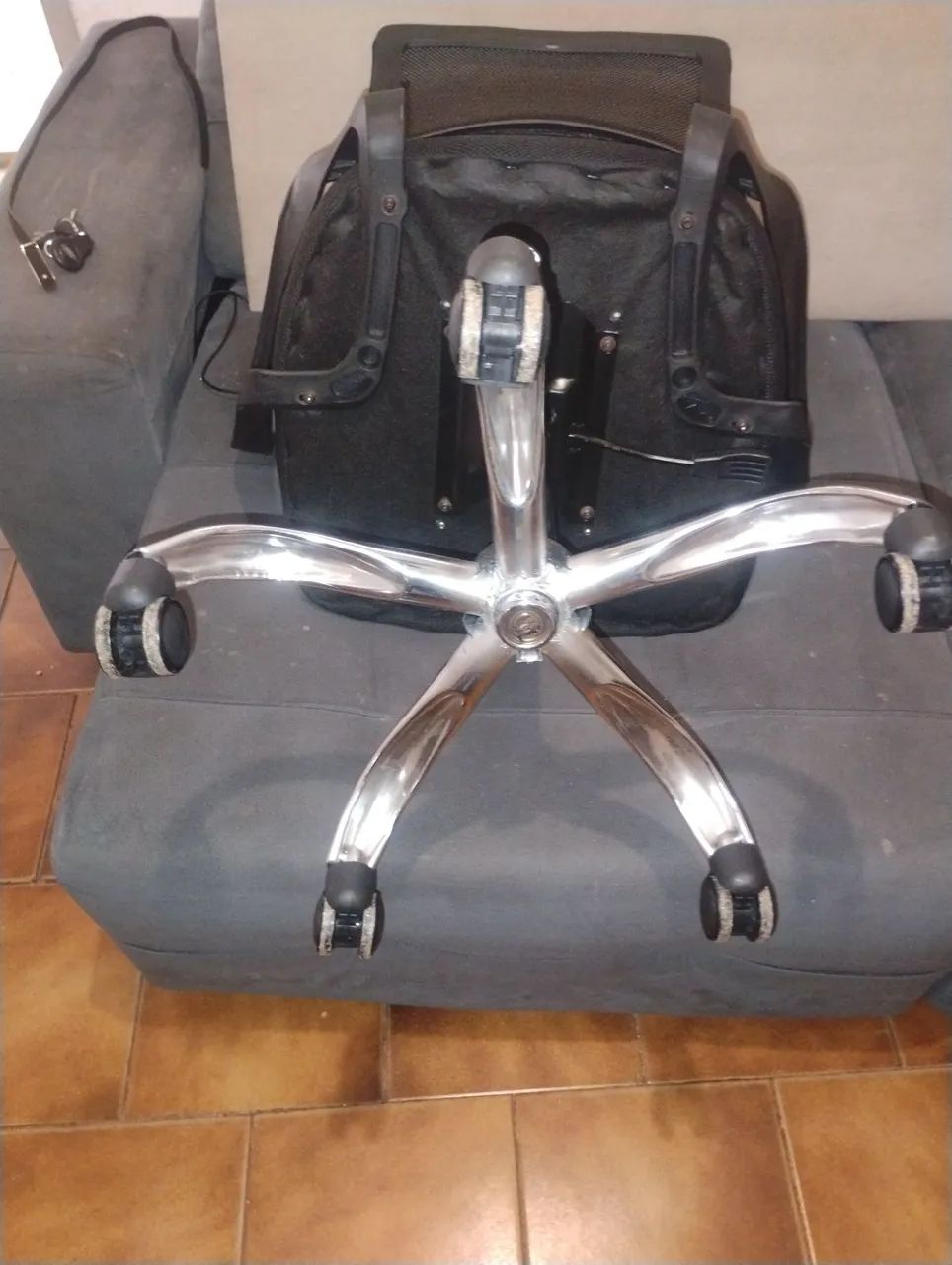 Vendo 1 cadeira ? de escritório  - Foto 4