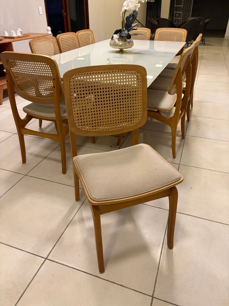Mesa 10 cadeiras madeira maciça  - Foto 4