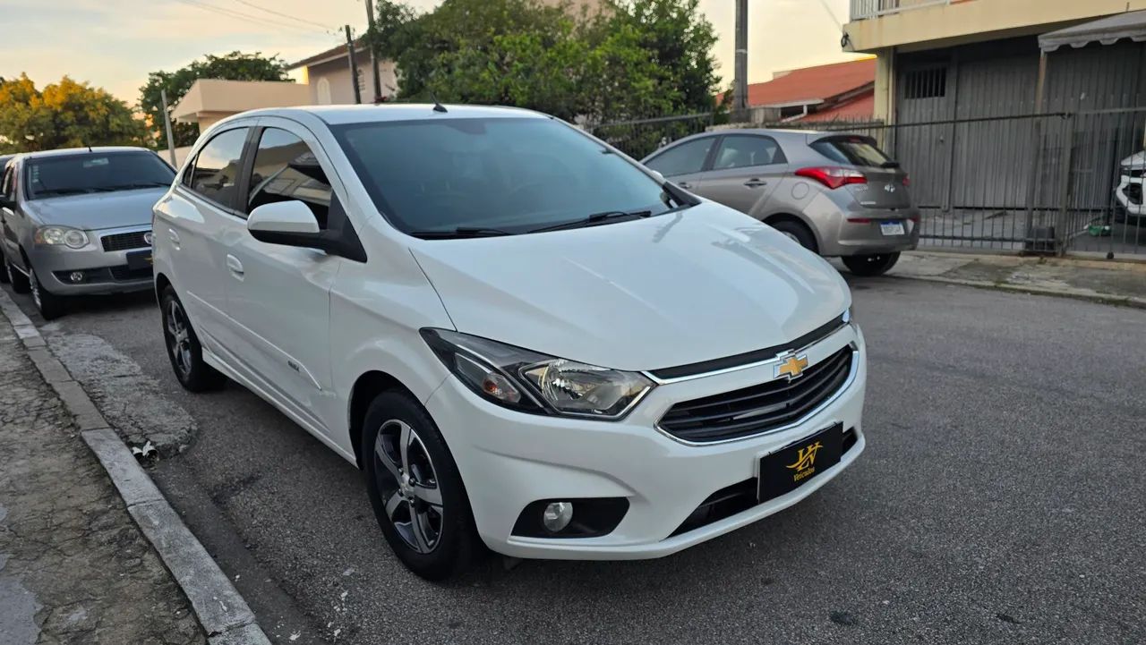 Chevrolet Onix Hatch LTZ 1.4 8V Flexpower 5P Mec. 2017 - Foto 2