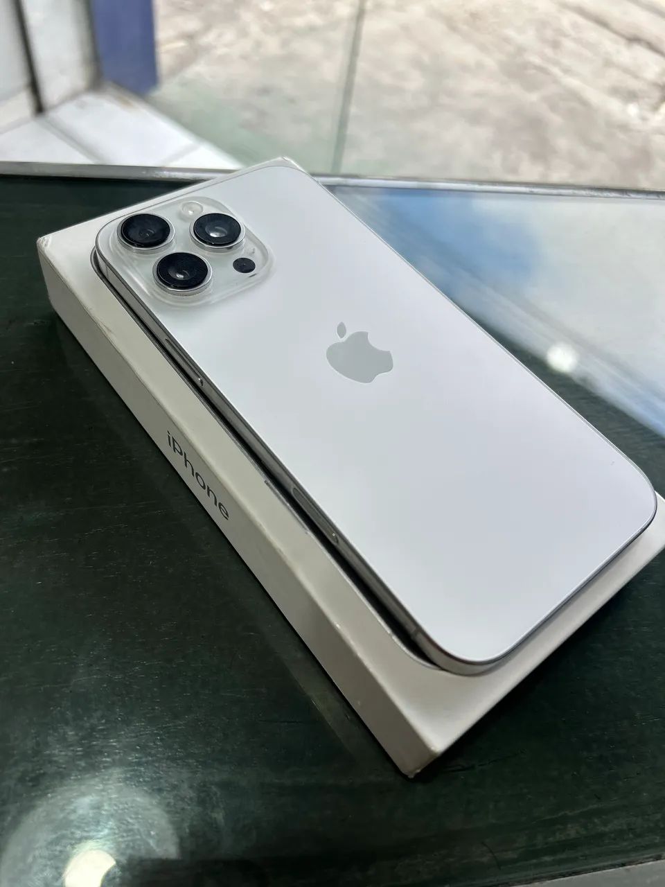 Apple iPhone 16 Pro Max White 256GB CA版 3xg.jpg?imwidth=1000