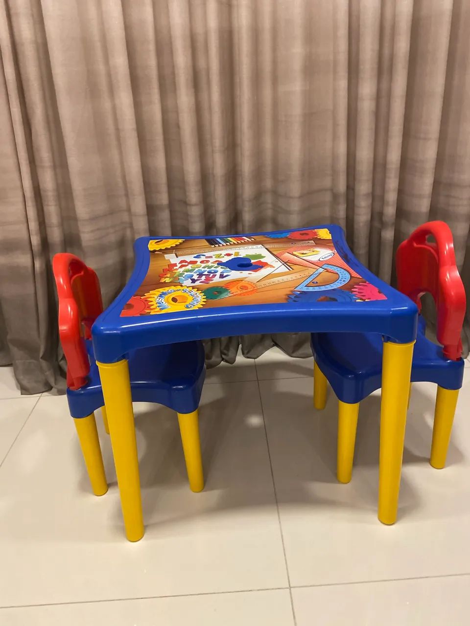 Mesinha infantil com 2 cadeiras  - Foto 3