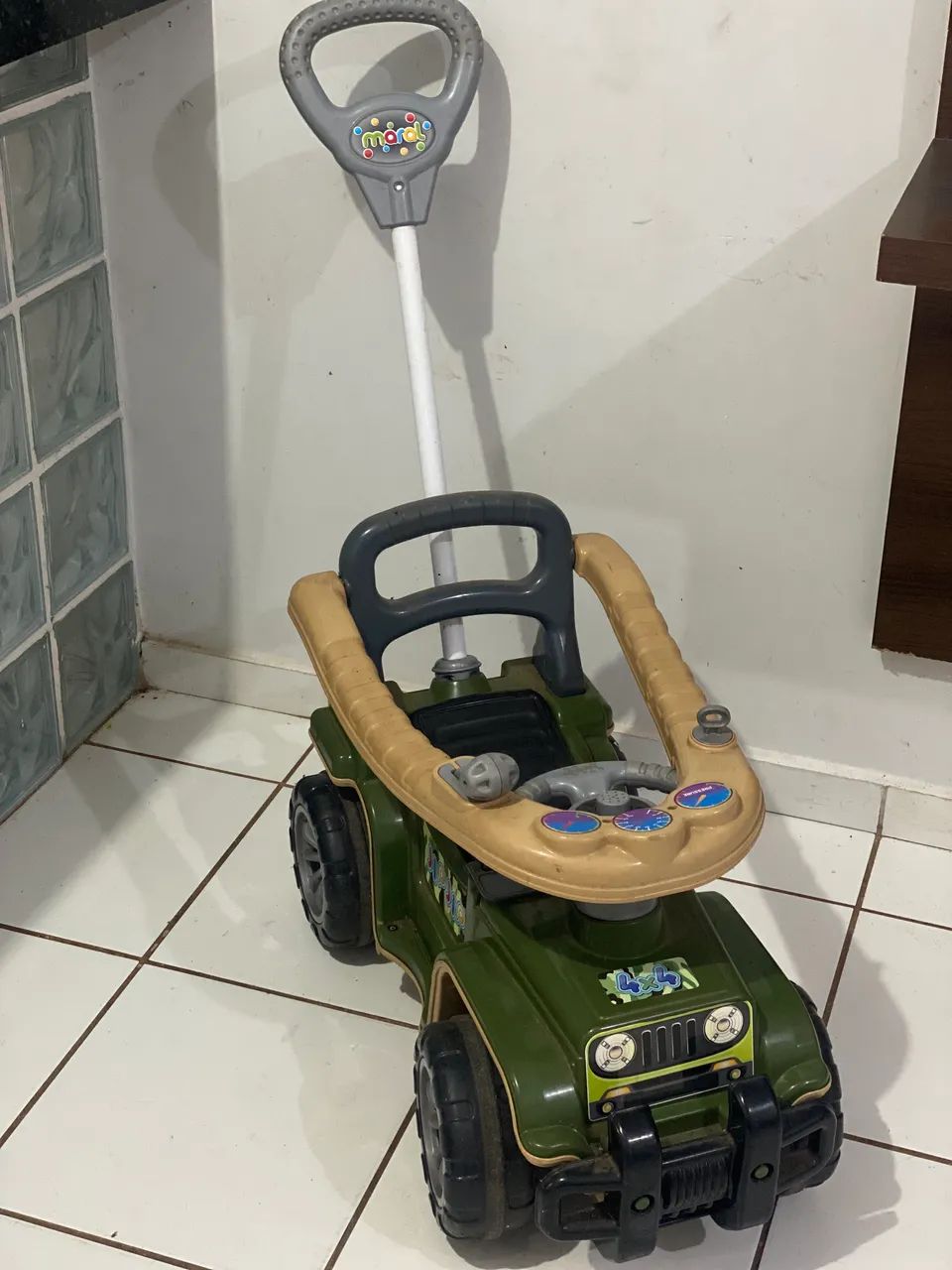 Quadriciclo Infantil Com Empurrador 