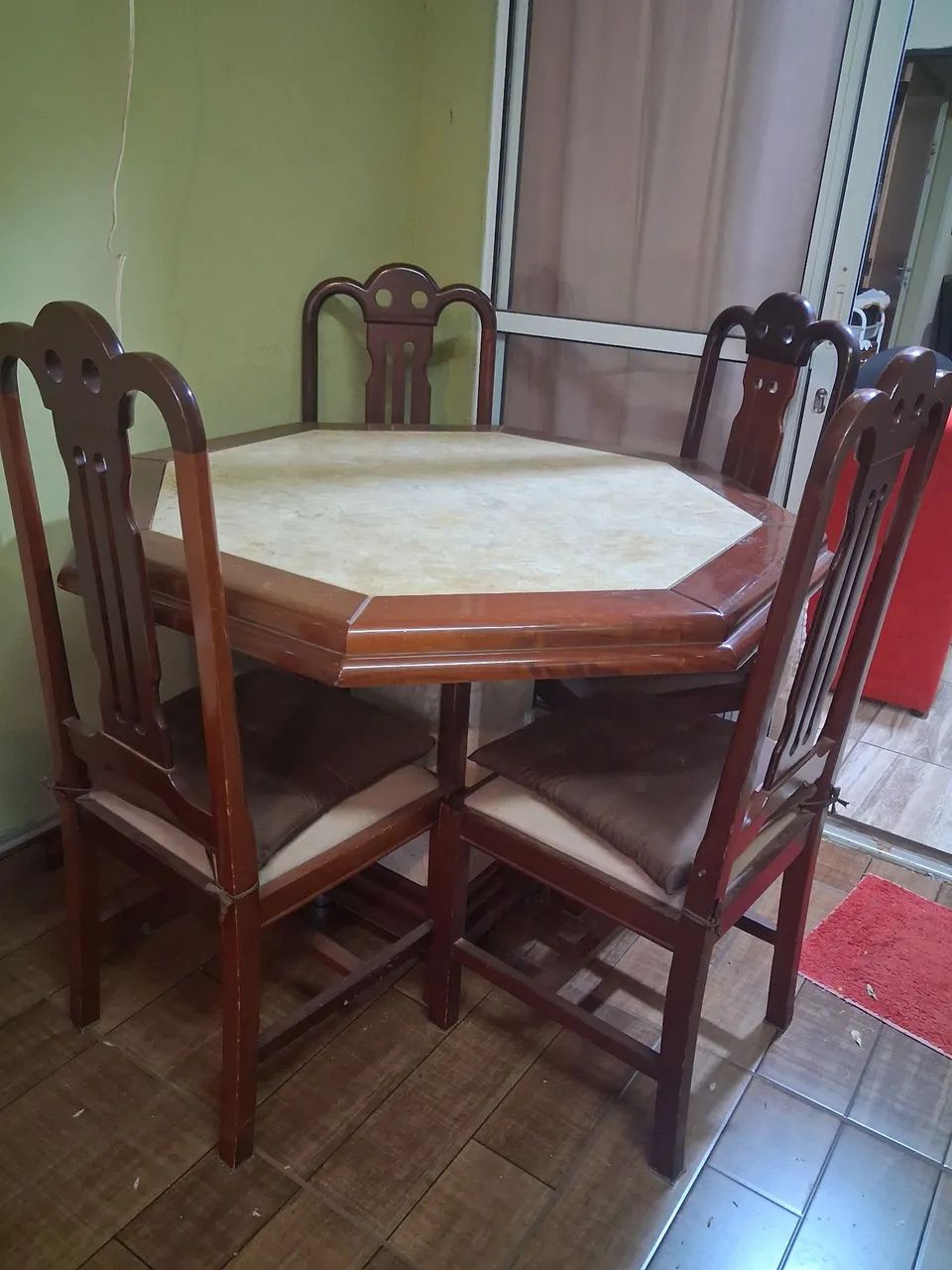 Mesa com 4 cadeiras td em madeira 