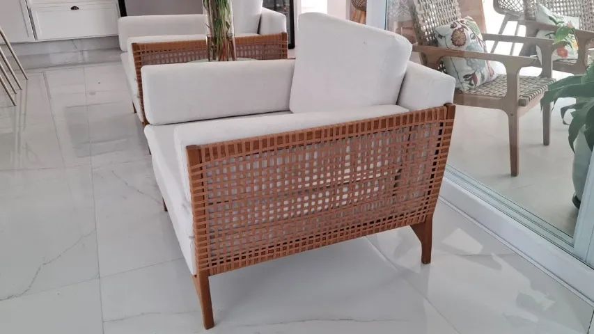 Par de poltronas com braço Cutiê em cedro e linho bege (perfeito estado) - Foto 4