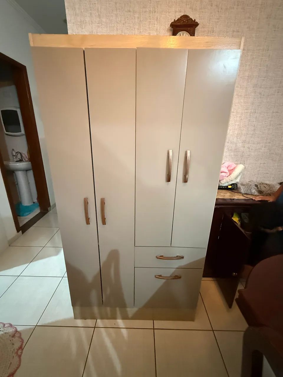 Guarda roupas pequeno 